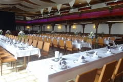 Saal gedeckt